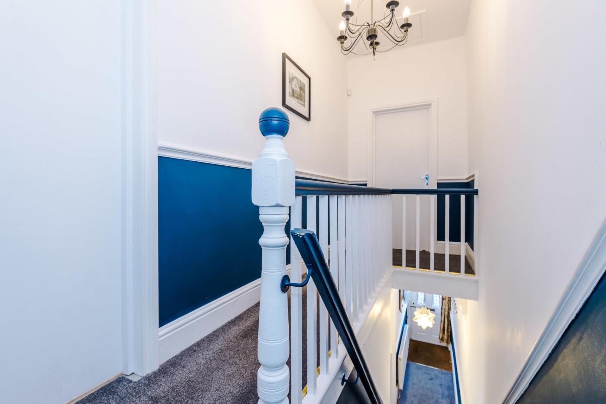 R&R At A Character Victorian Home Manchester Exterior photo