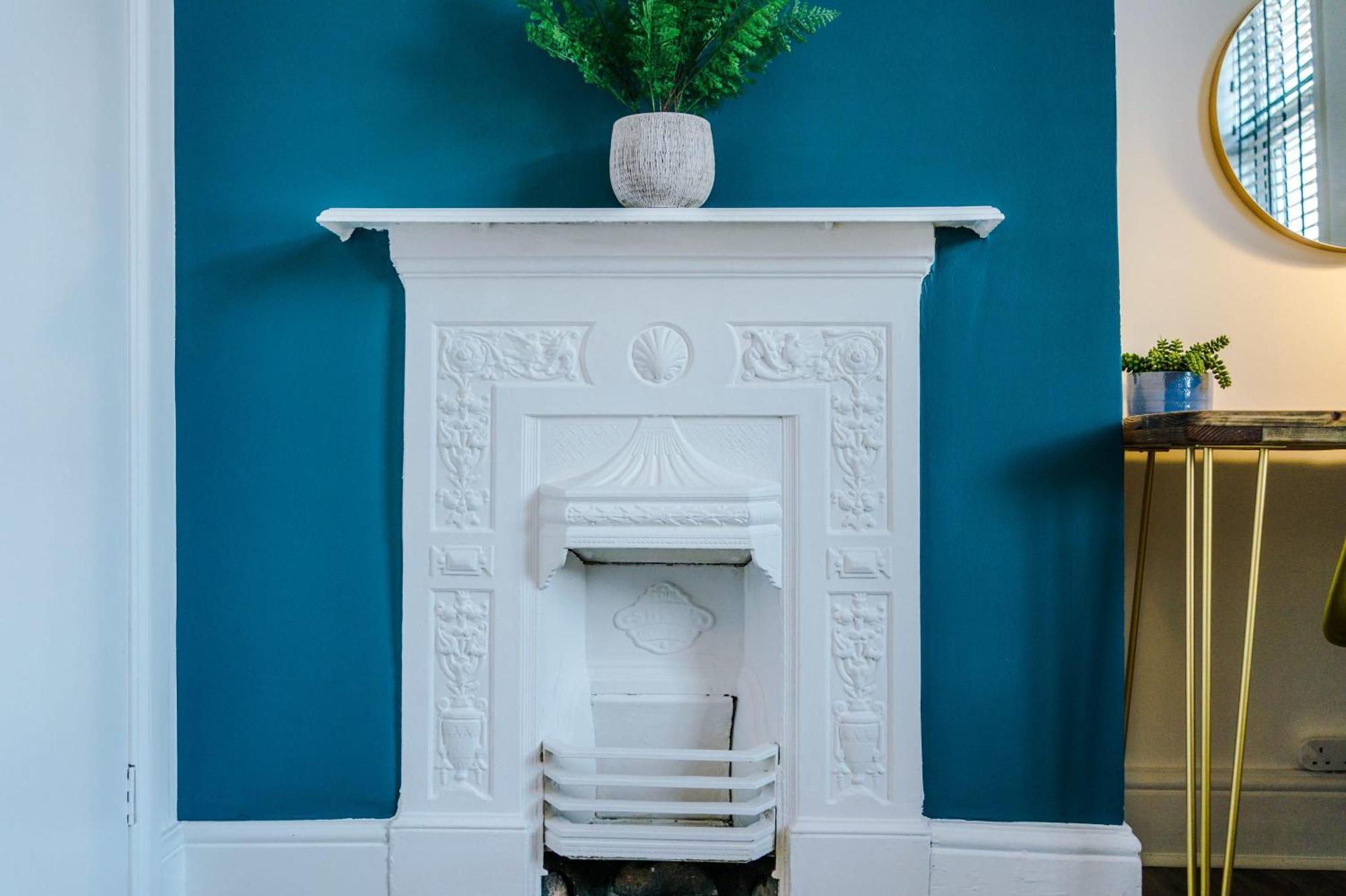 R&R At A Character Victorian Home Manchester Exterior photo